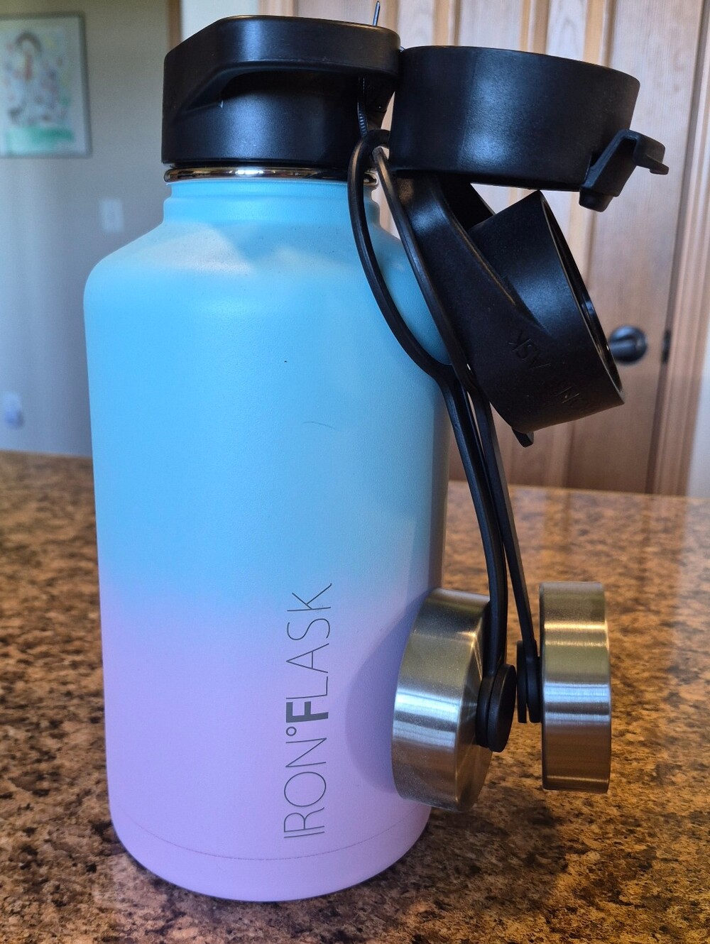 NWT IRON FLASK 64 oz Wide Mouth Water Bottle